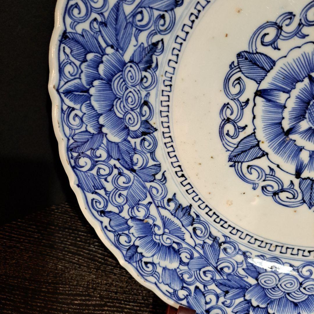 お値下げ中　　江戸中期　輪花線描　唐草牡丹図　染付青磁　完品皿