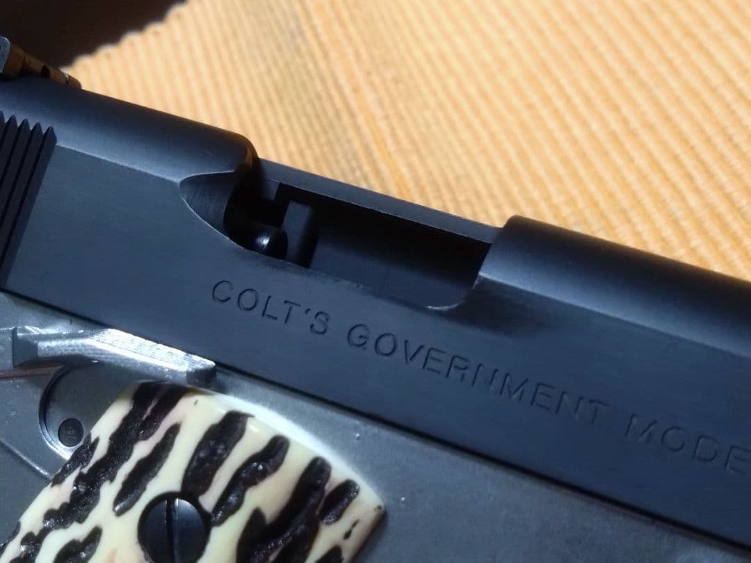 マルイ　 コルト ガバメントカスタム ガスガン　ボマーサイト