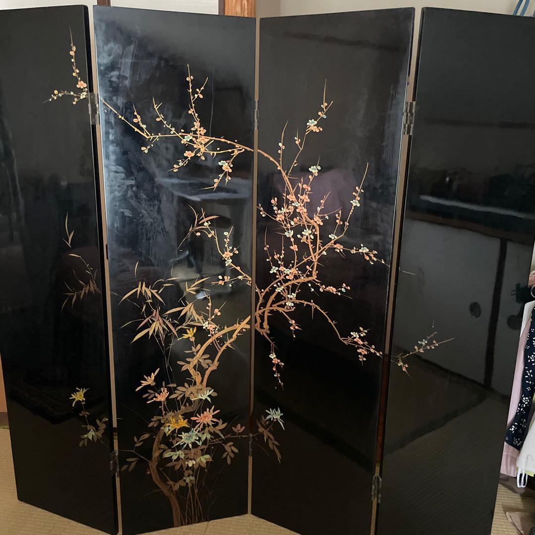 金箔の伝統的な日本の屏風