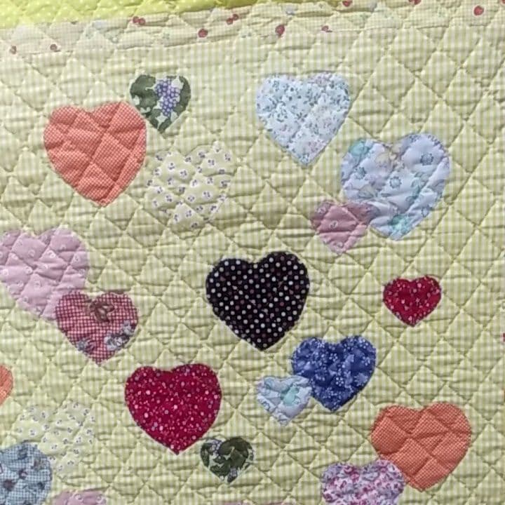 ☆値下げ☆幸せいっぱい黄色の手縫いパッチワークキルト