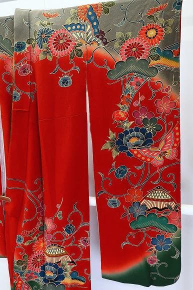 美品 本振袖 紅型染 朱赤 縮緬地 アゲハ蝶 吉祥花 身丈163cm フォーマル