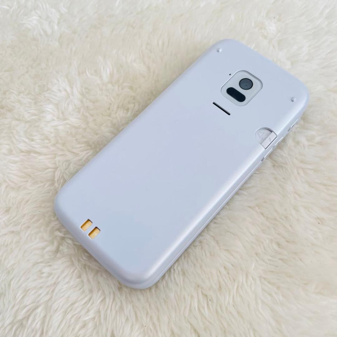 【新品同様品】ドコモ らくらくホン F-01M ホワイト