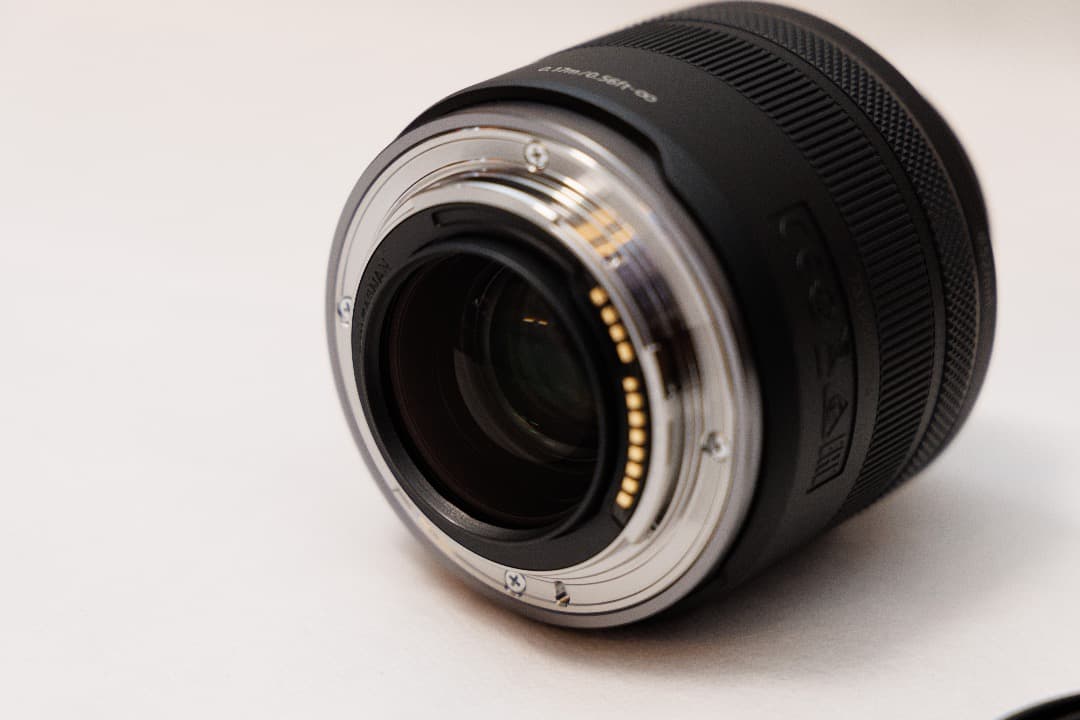 Canon 35mm f/1.8 MACRO IS STM レンズ