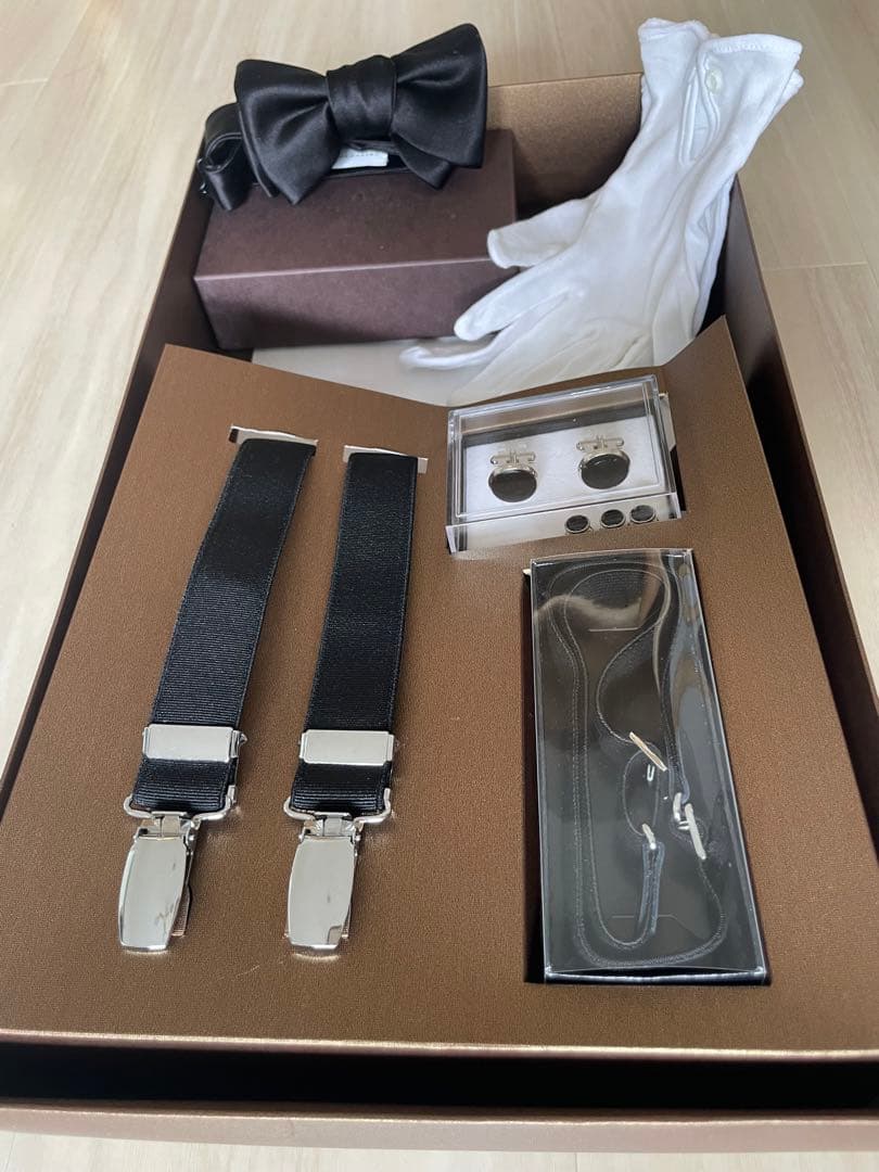 ブライダル新郎　シャツ　トリートドレッシング蝶ネクタイ　サスペンダー　小物セット