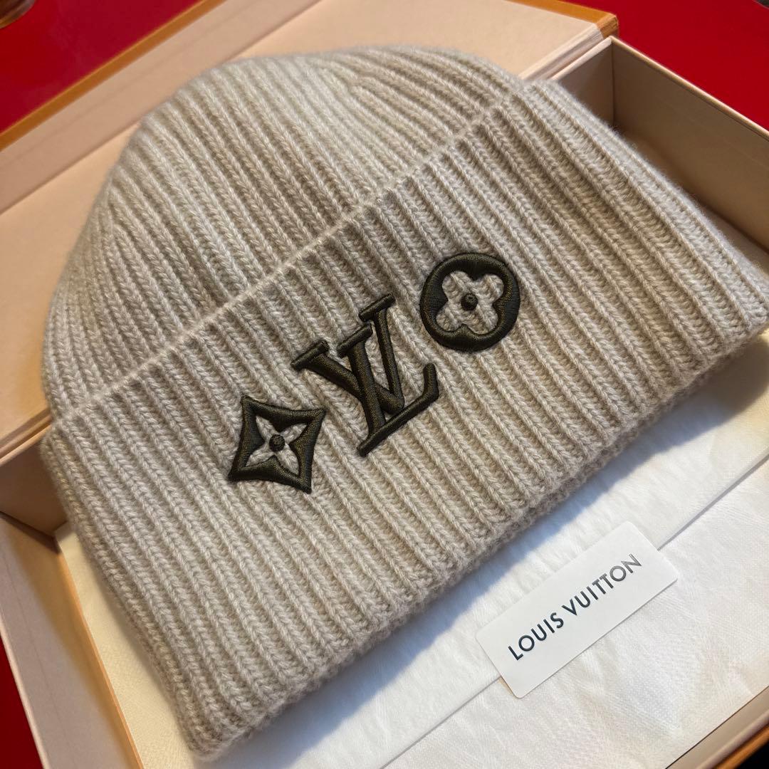 LOUIS VUITTON ベージュニット帽