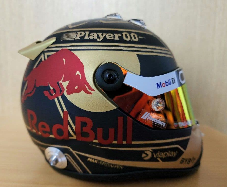 M.フェルスタッペン、 1/2ヘルメット 2023年チャンピオン仕様