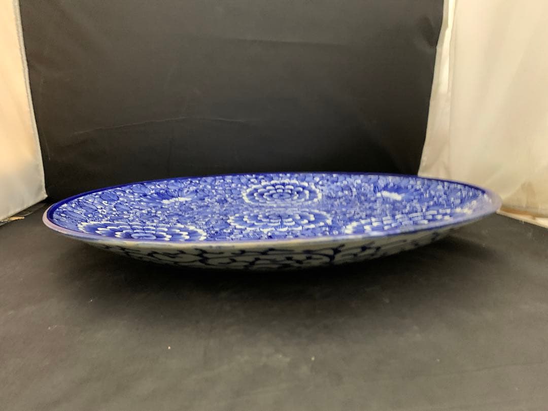 古伊万里　染付　ベロ藍　線描き　花　約直径46.5cm 大皿　太明成化年製