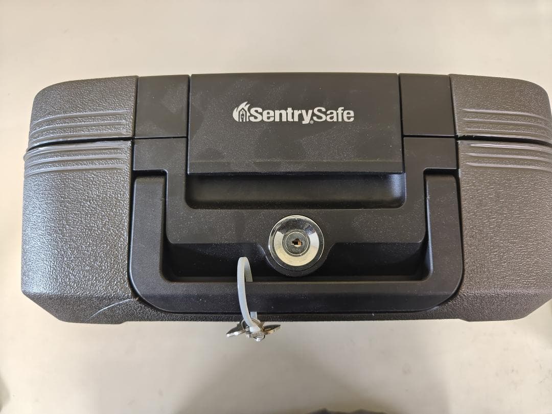 SentrySafe セキュリティケース 鍵付き 耐火 防水