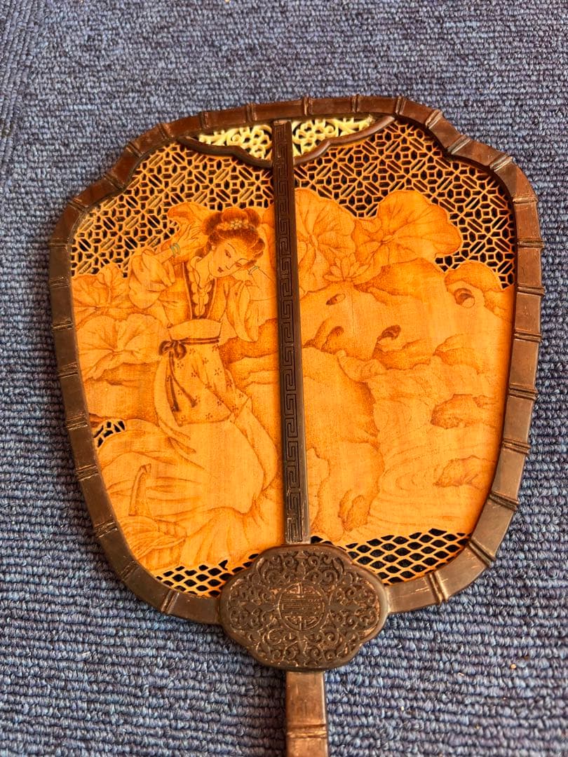 1046  中国美術 唐木造 白檀透彫刻 翡翠 軍配型硯屏 団扇　唐物　時代物