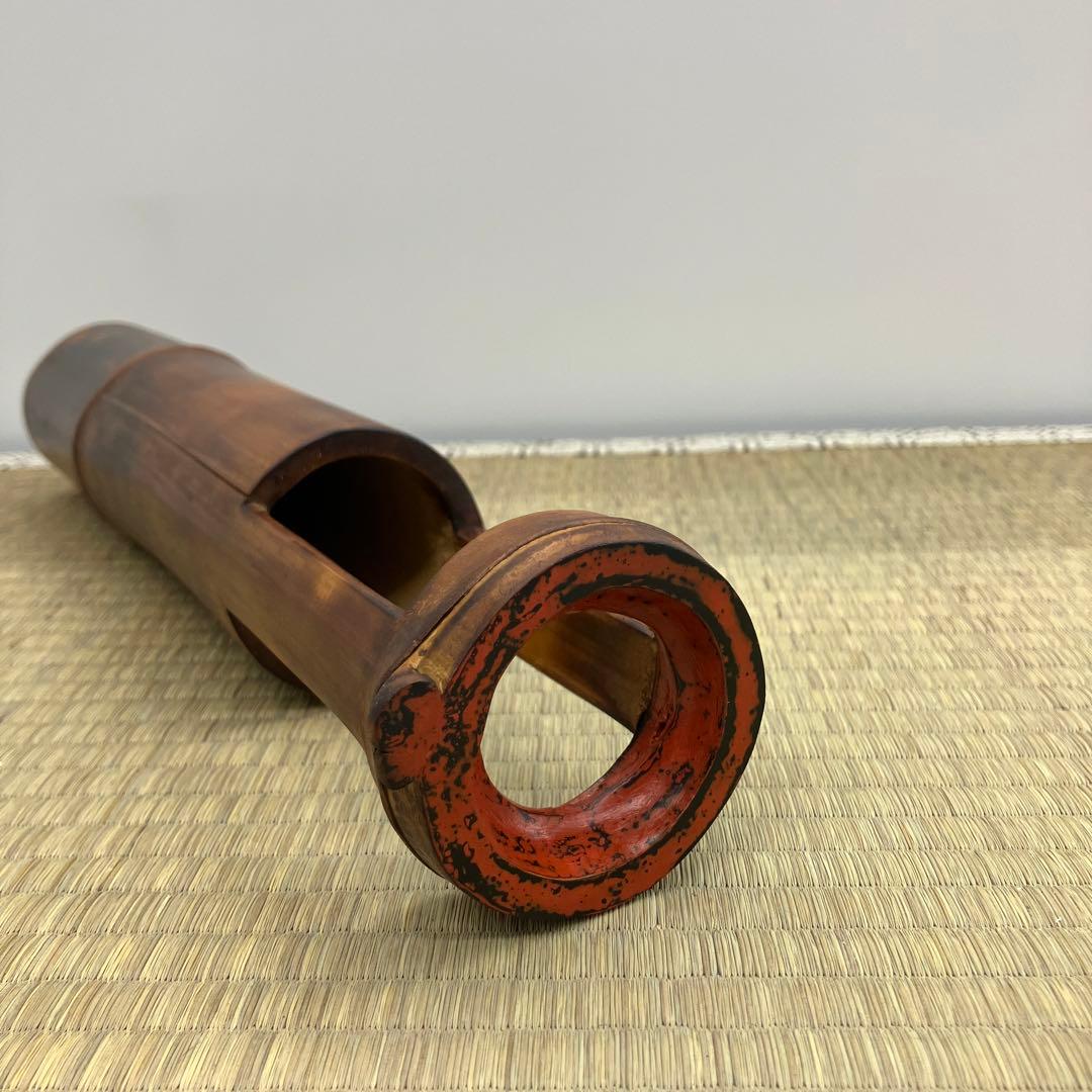 竹の花入　銘あり　根来塗