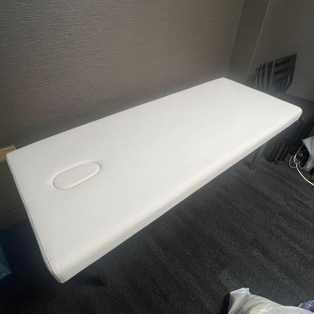 エステベッド　マッサージベッド　有孔　ホワイト