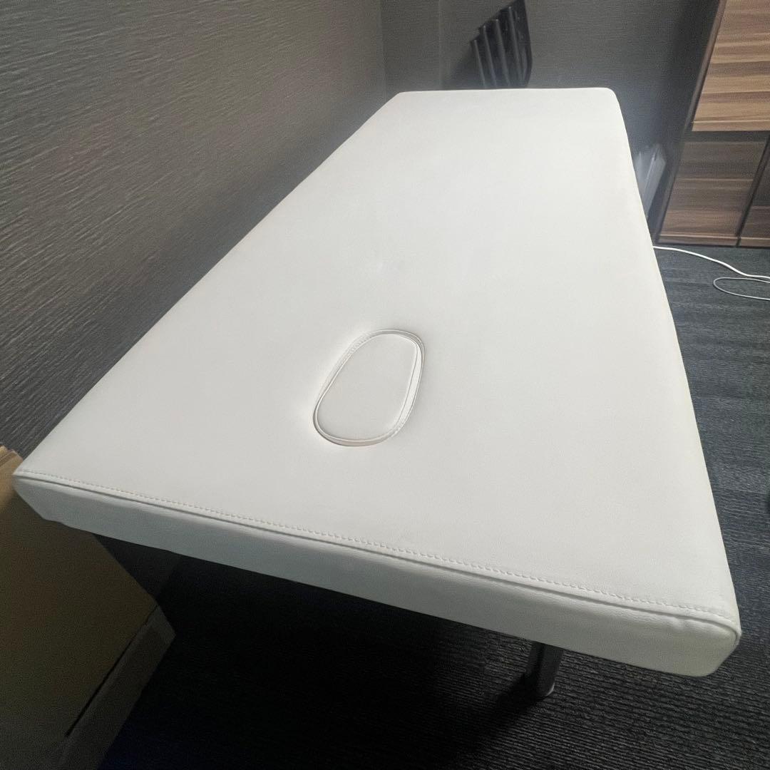 エステベッド　マッサージベッド　有孔　ホワイト