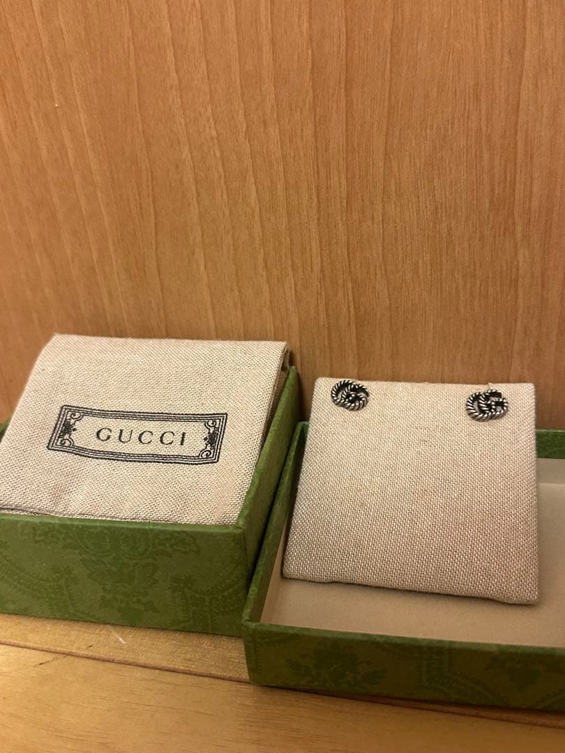 ダブルG スタッズ ピアス