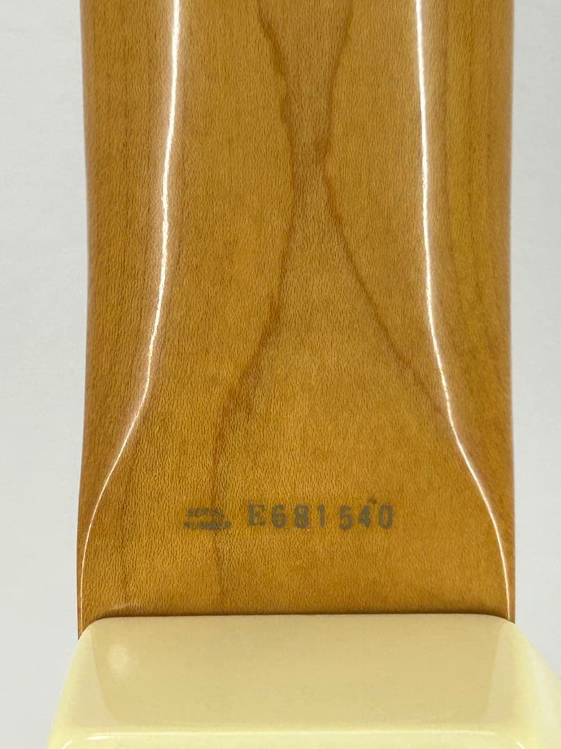 Squier【Stratocaster エレキギター クリーム】