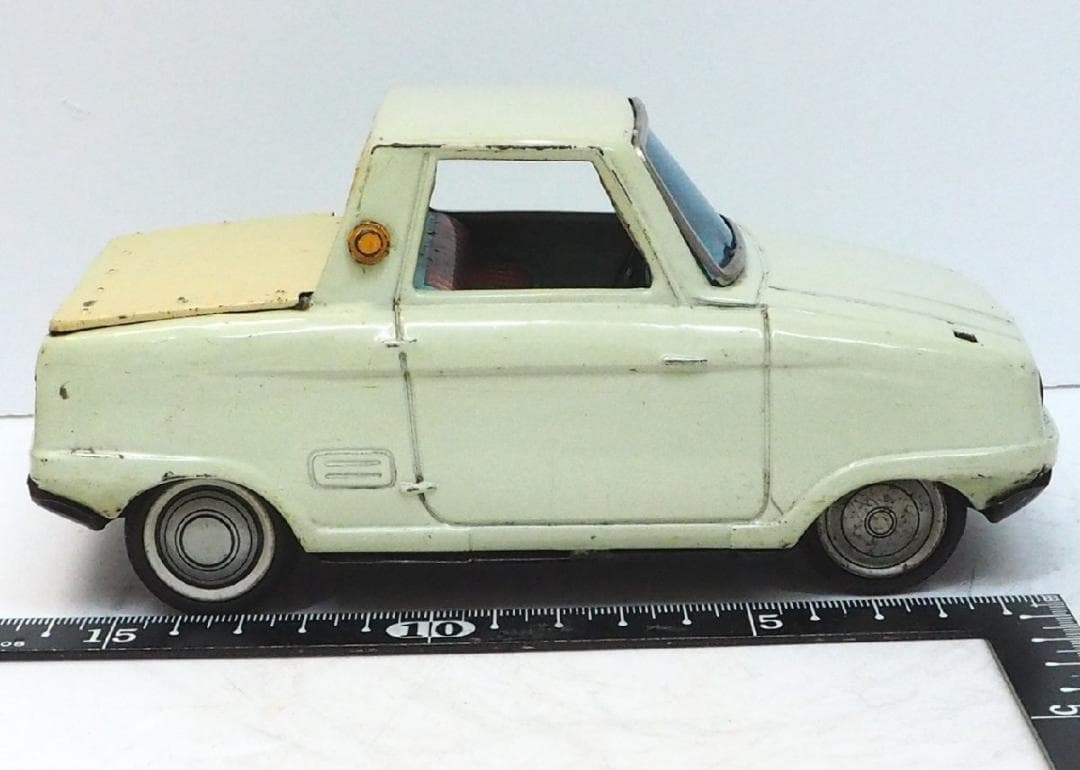 萬代屋【愛知機械工業コニー グッピー薄黄緑 ミラー欠】ブリキtin car 箱無