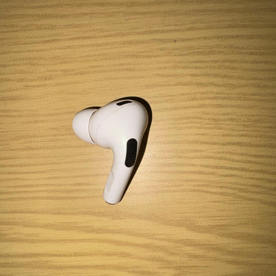 AirPods Pro2 左側とケース