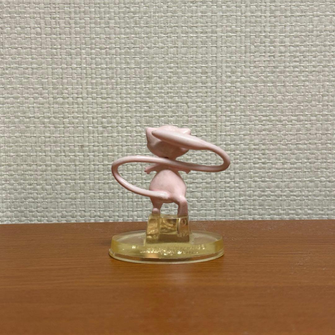 ポケモンモンコレ《ミュウ》台座付き フィギュア