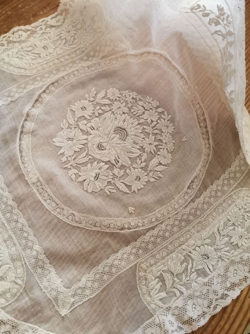 アンティーク フランス 美しい盛上刺繍 ノルマンディーレース 象牙色アイボリー