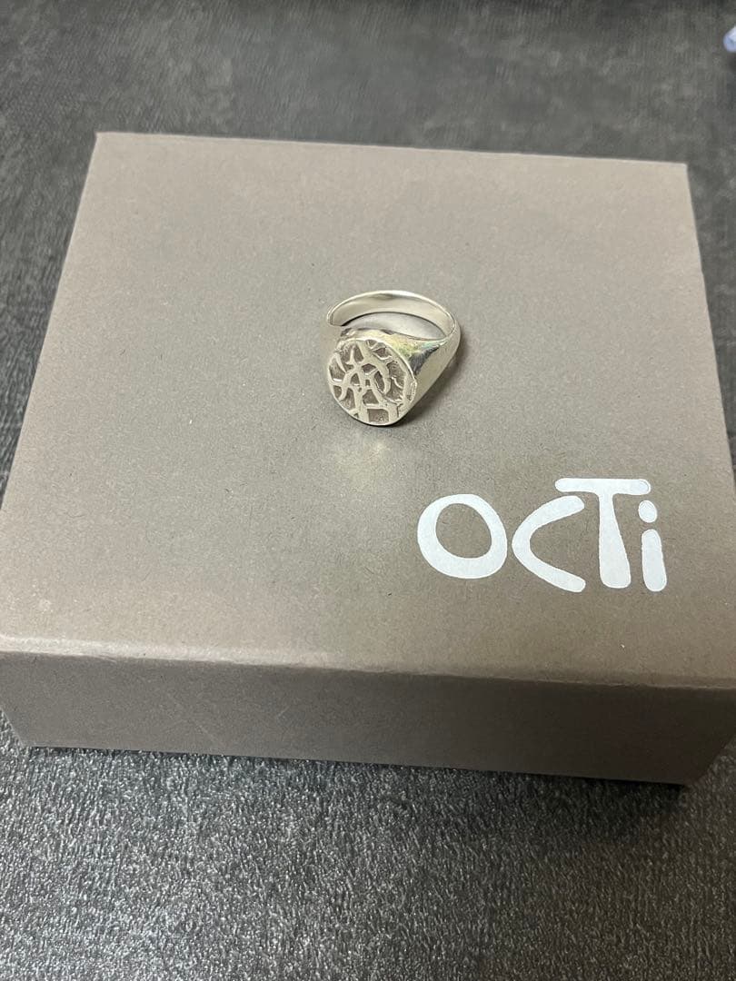 アクセサリー octi cracked melon signet ring sullen