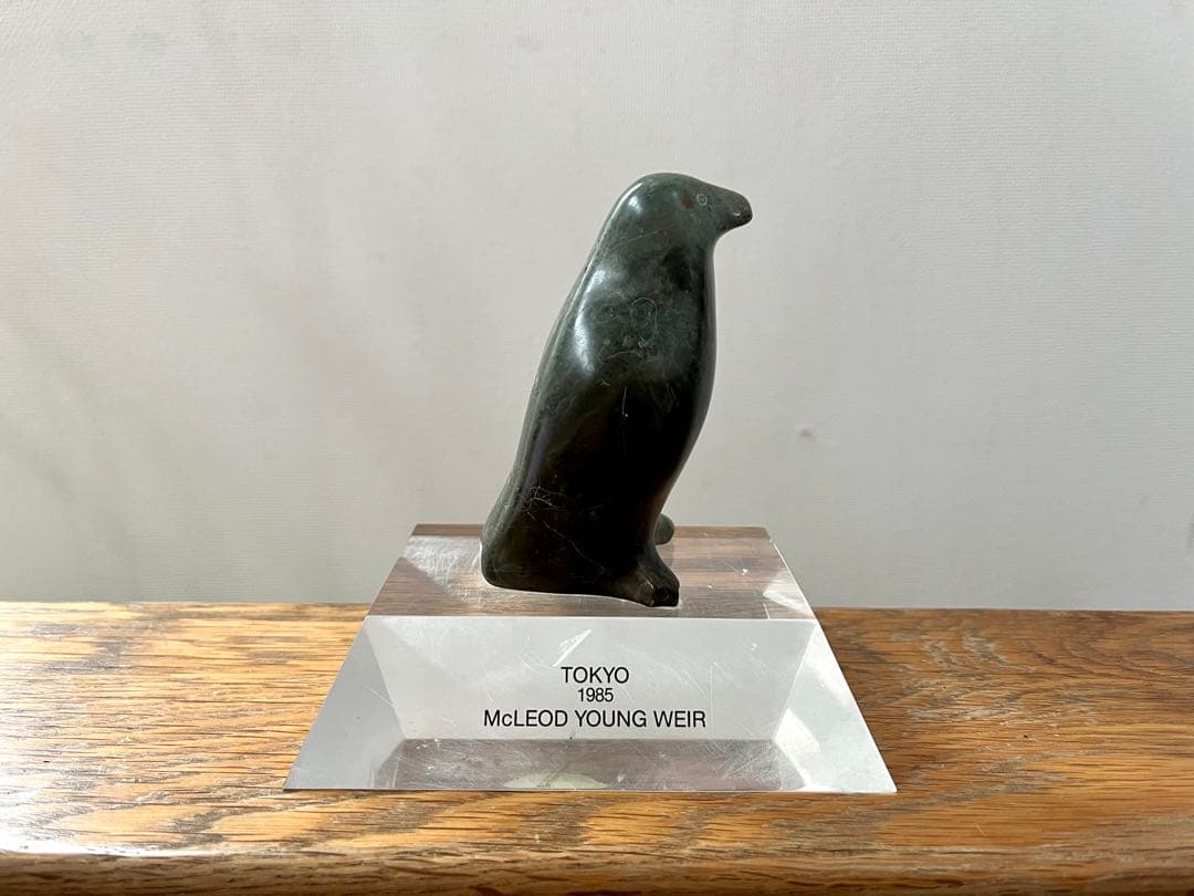 イヌイットアート石像　Mc LEOD YOUNG WEIR TOKYO 1985