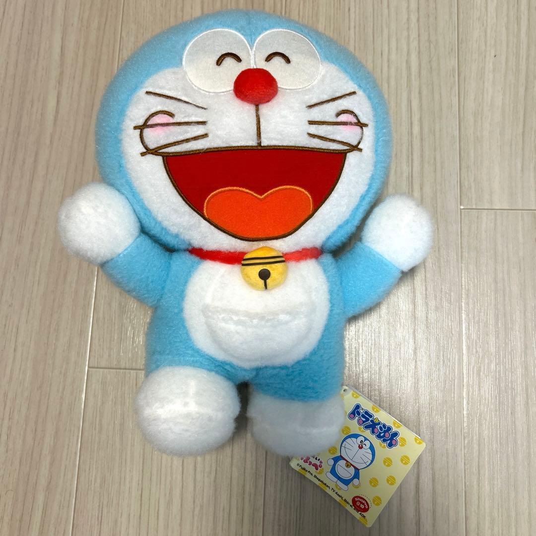 カキにゃん、たまごっち、スティッチ、ドキンちゃん、ドラえもん、エルモぬいぐるみ