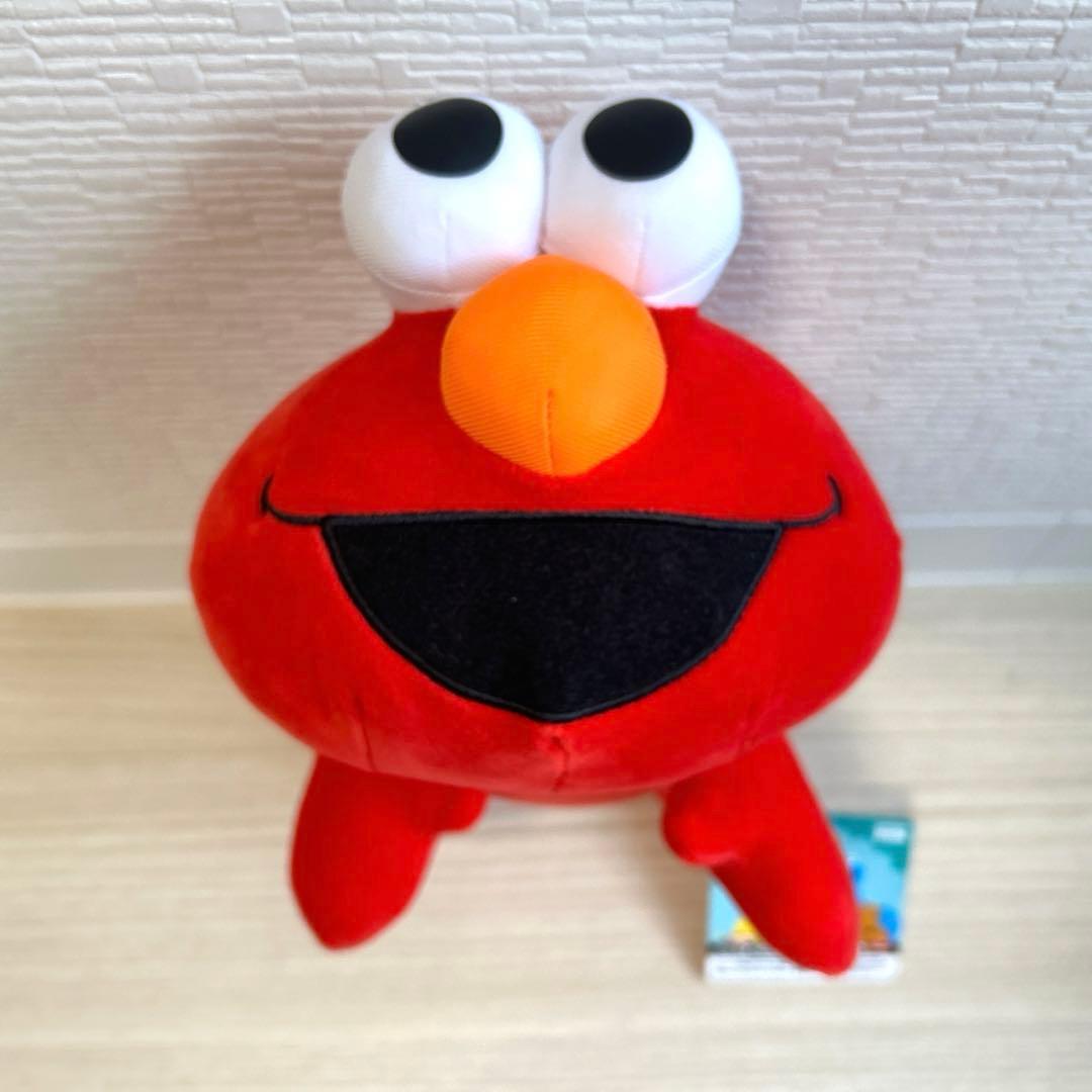 カキにゃん、たまごっち、スティッチ、ドキンちゃん、ドラえもん、エルモぬいぐるみ