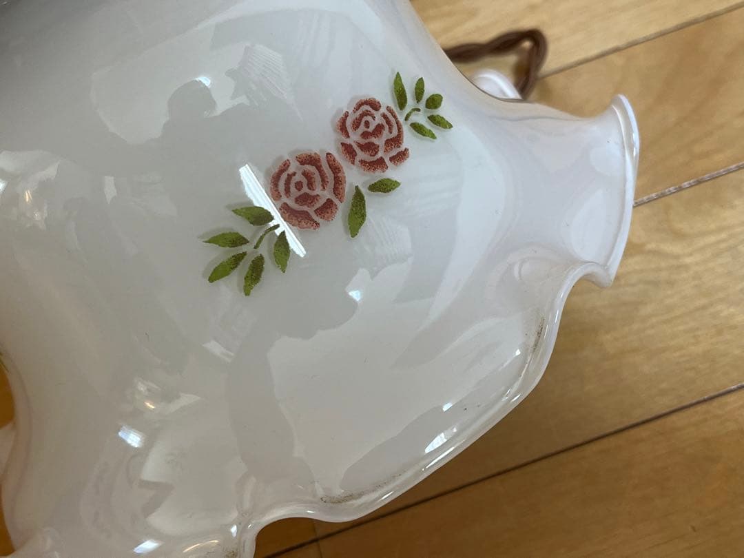 2つセットイマンマニーローズ　フリルミルクガラス　シェードランプ　Many 薔薇