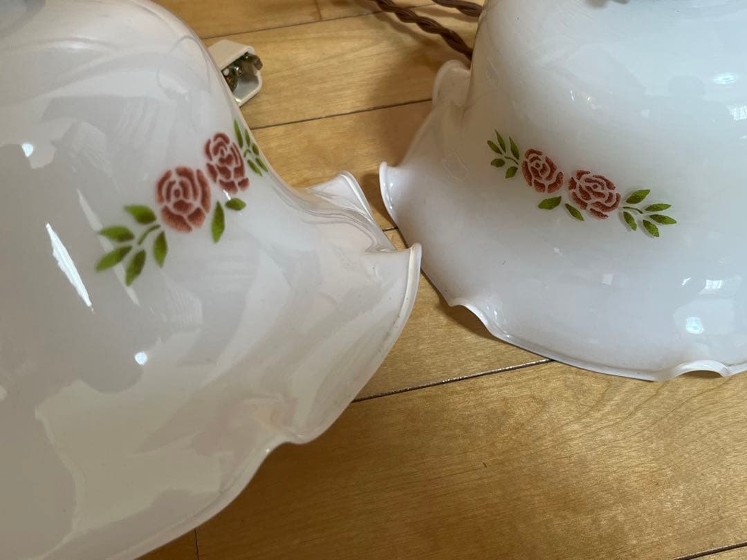 2つセットイマンマニーローズ　フリルミルクガラス　シェードランプ　Many 薔薇