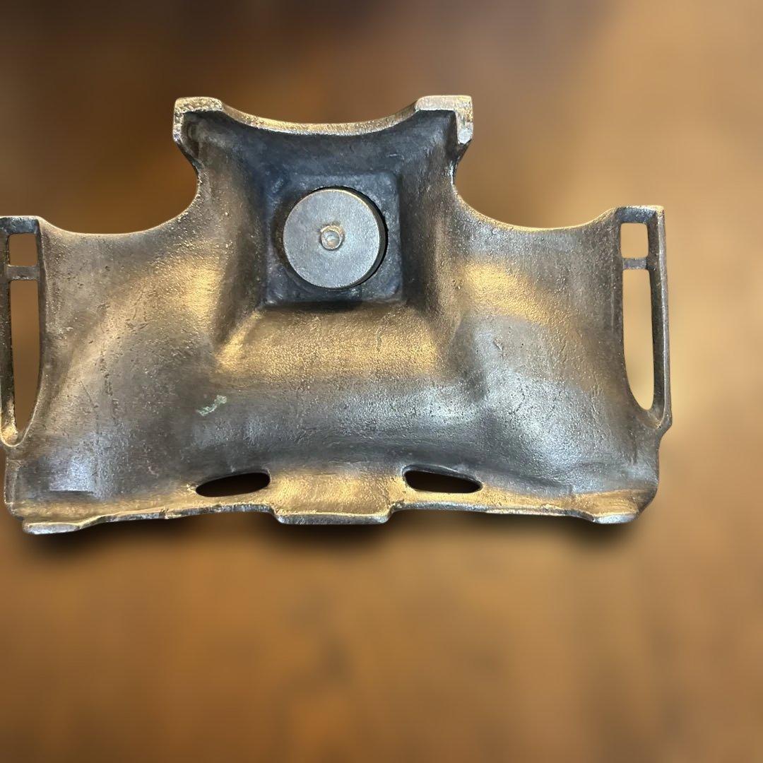 装飾的な金属製インクスタンド