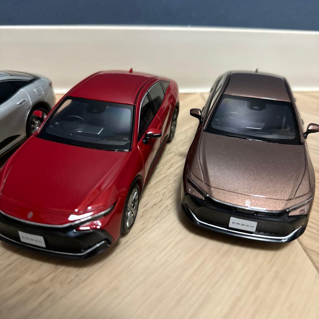 クラウンクロスオーバー　色見本　ミニカー