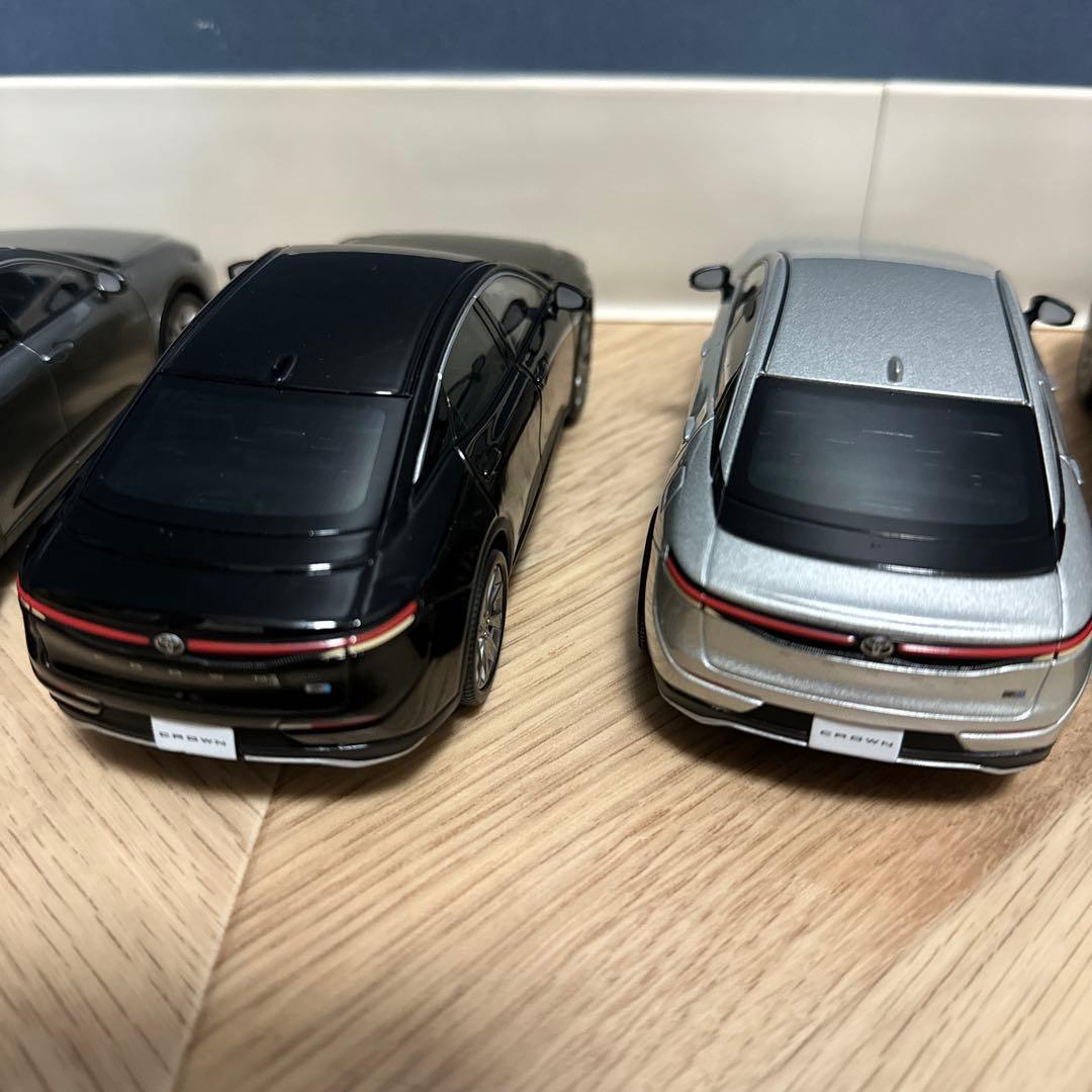 クラウンクロスオーバー　色見本　ミニカー