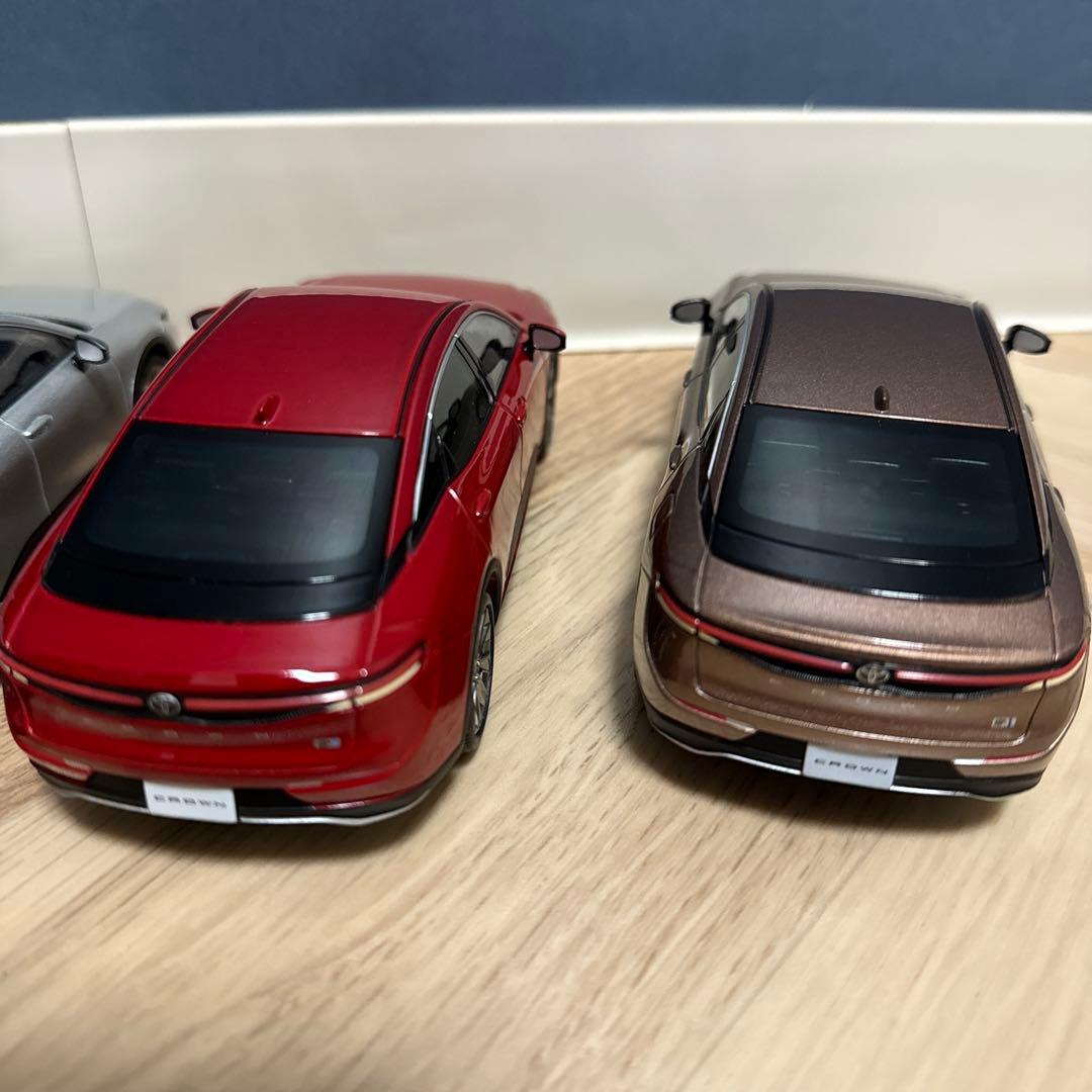 クラウンクロスオーバー　色見本　ミニカー