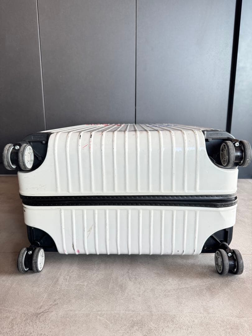 RIMOWA リモワ サルサエアー 4輪 ホワイト 84リッター