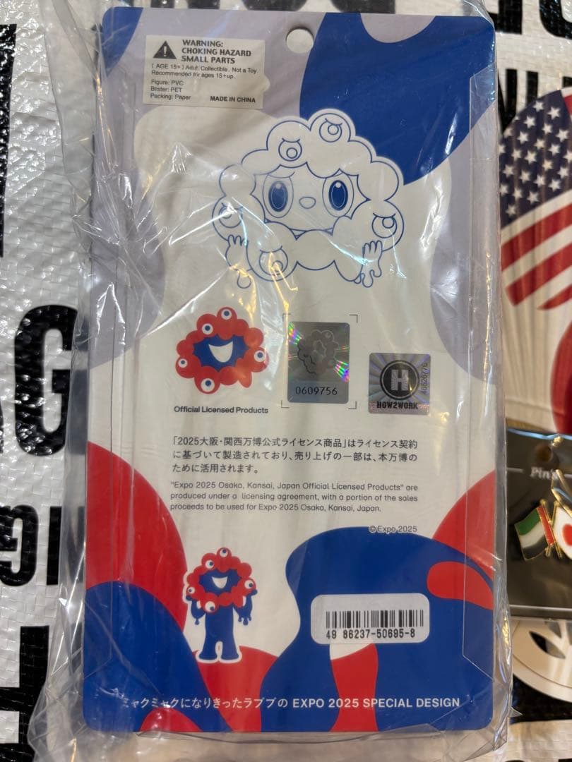 ミャクミャクラブブ　アメリカ非売品うちわ　アラブ首長国連邦ピンバッジ