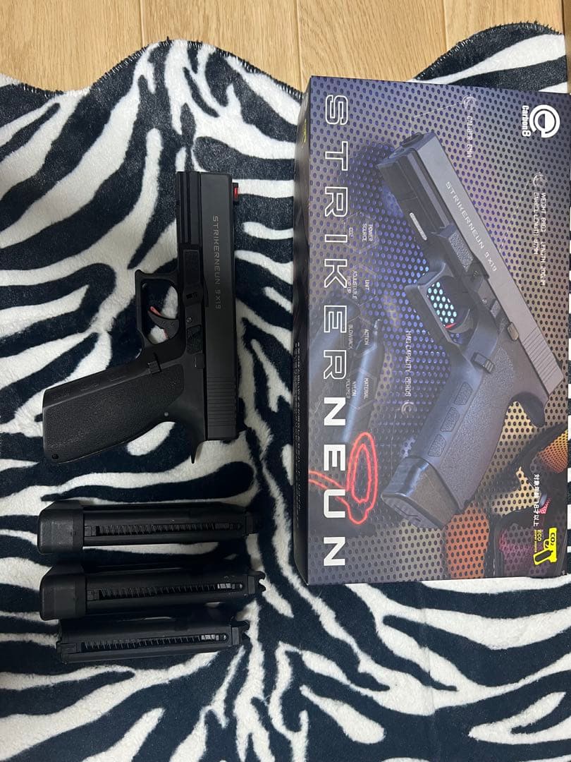 Carbon8カーボネイトストライカー9 CO2ブローバック マガジン3本セット