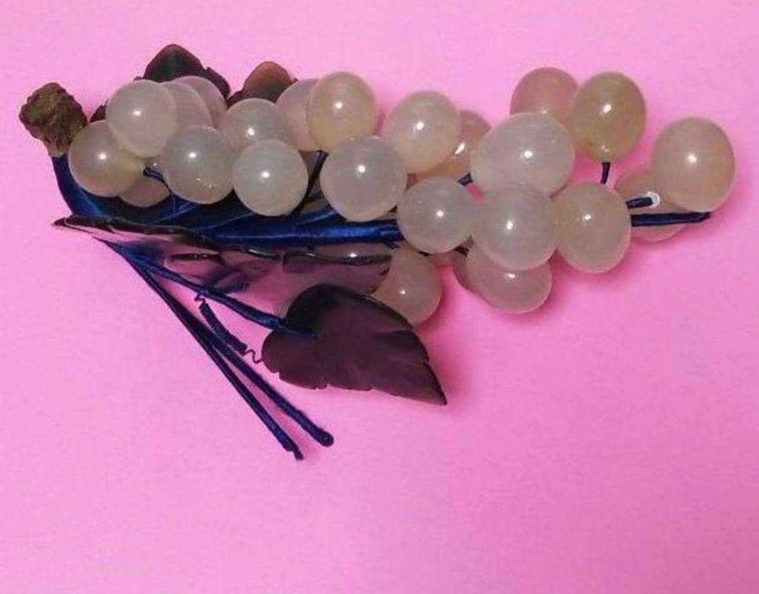 ガラス細工の葡萄のオブジェです