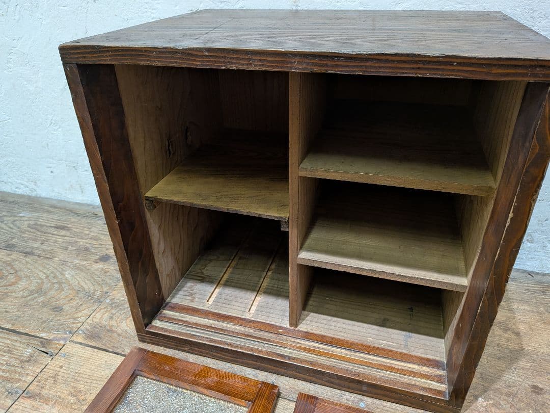 1111 アンティーク　ダイヤガラスのキャビネット　飾り棚　ケース　古家具レトロ