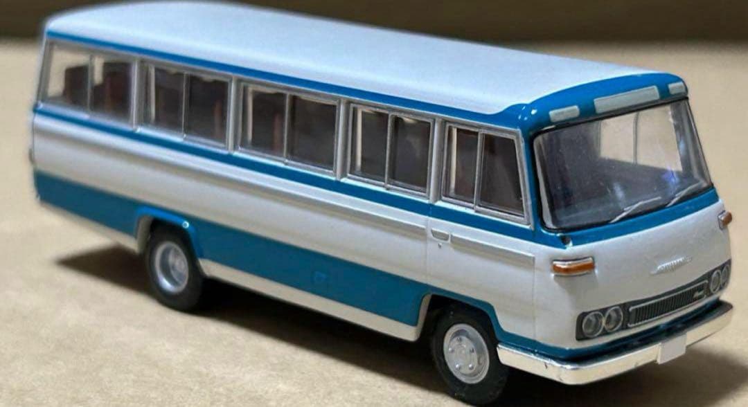 トミカリミテッドヴィンテージネオ ニッサン シビリアン