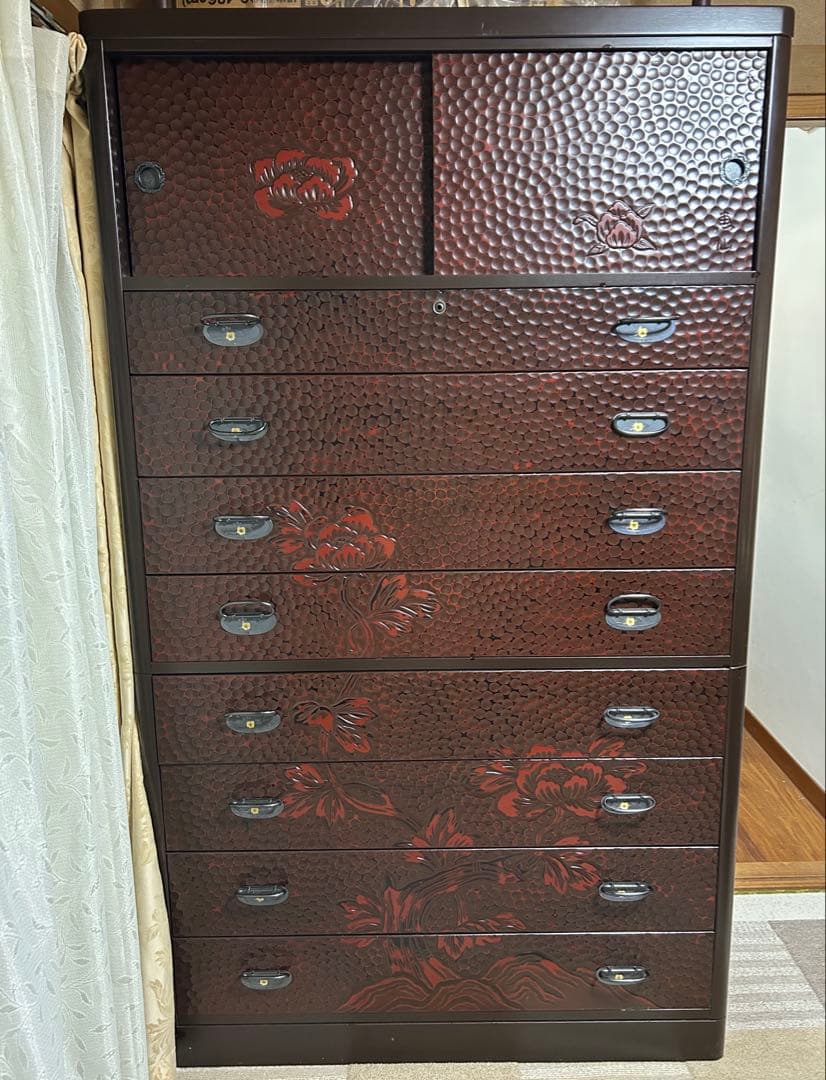 鎌倉彫　佐藤恵仙作　高級桐和箪笥８段引き出し 彫刻花模様