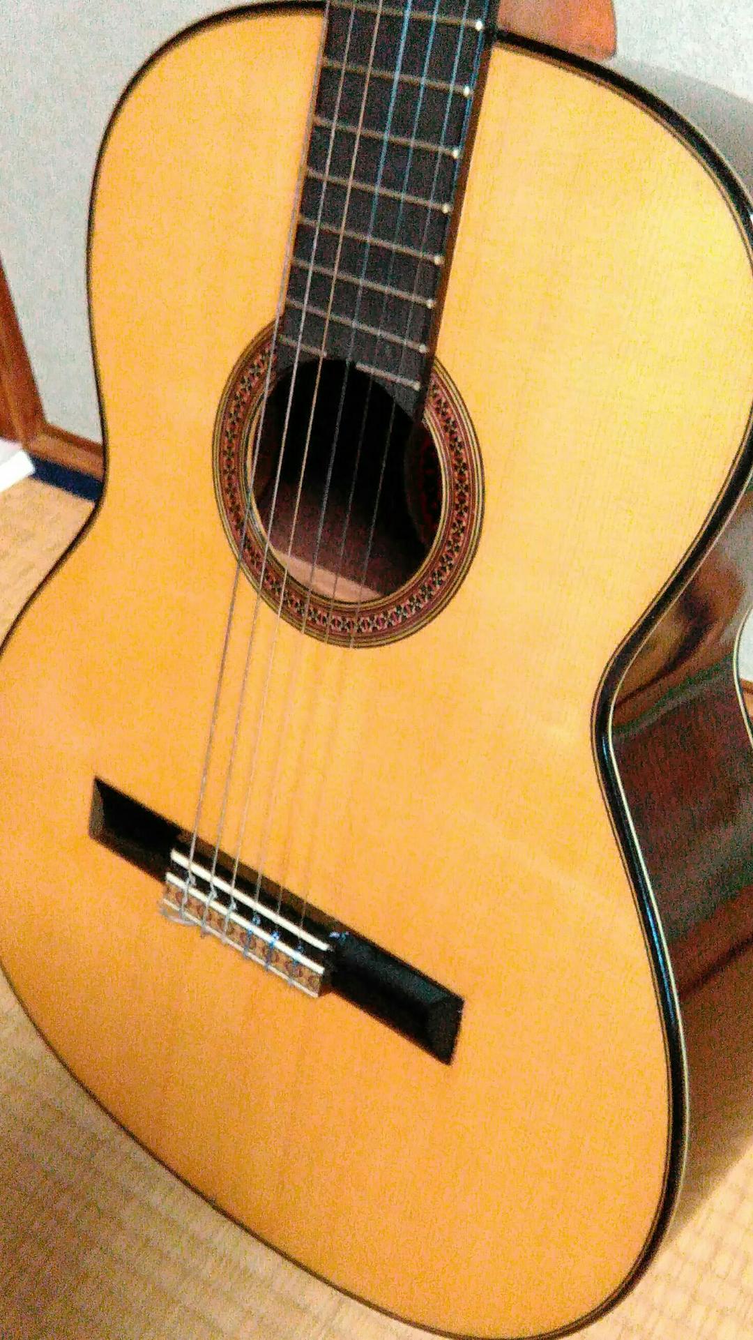 輸入クラシックギター・フェルナンデス