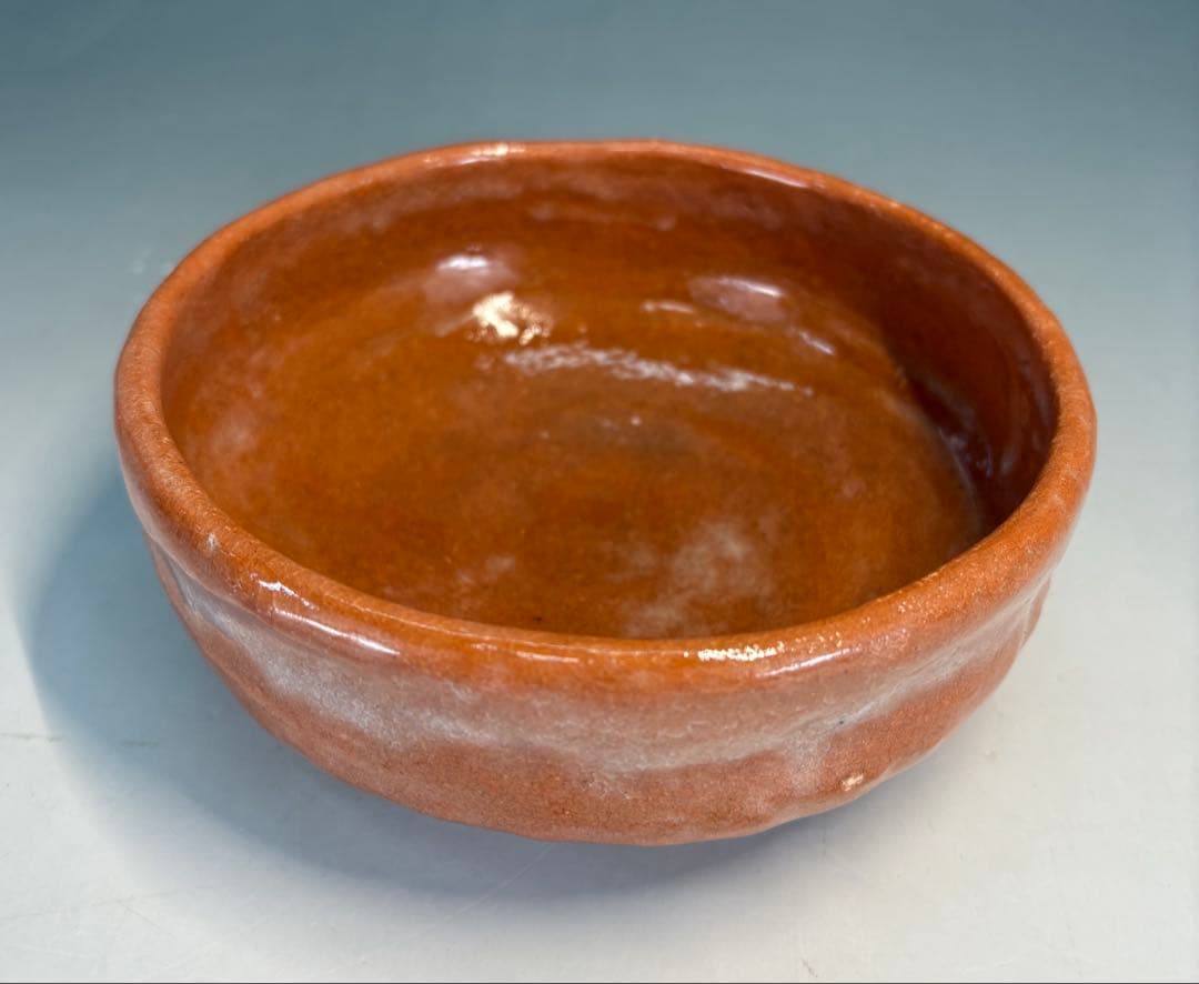 【中古品】八事窯四代中村道年『尼焼道年』赤平茶碗（共箱）USED〈税込•送料込〉