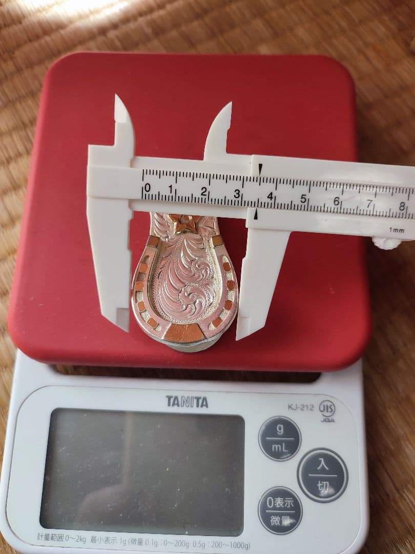 銀色の金属製の馬蹄形デザイン 37.4g