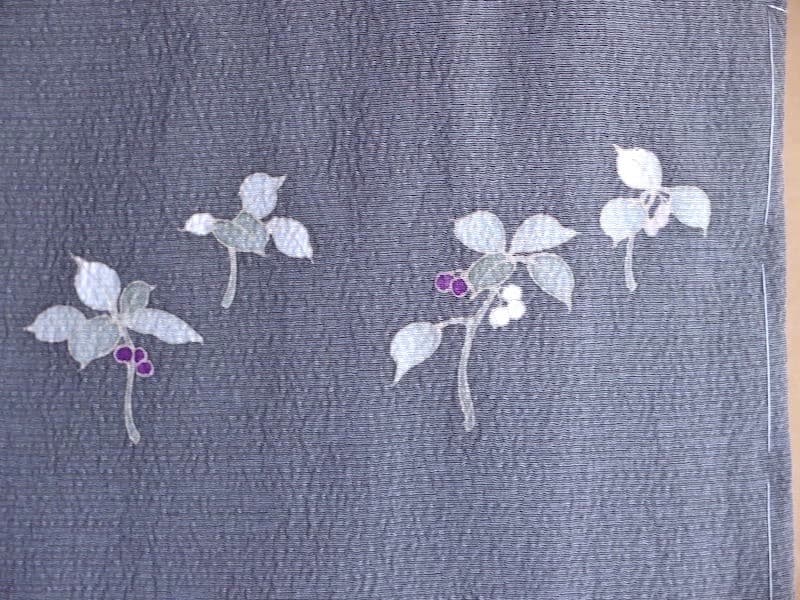 未使用　やまと謹製　付下げ（白花文）裄66,5　落款入　背紋なし　正絹美品