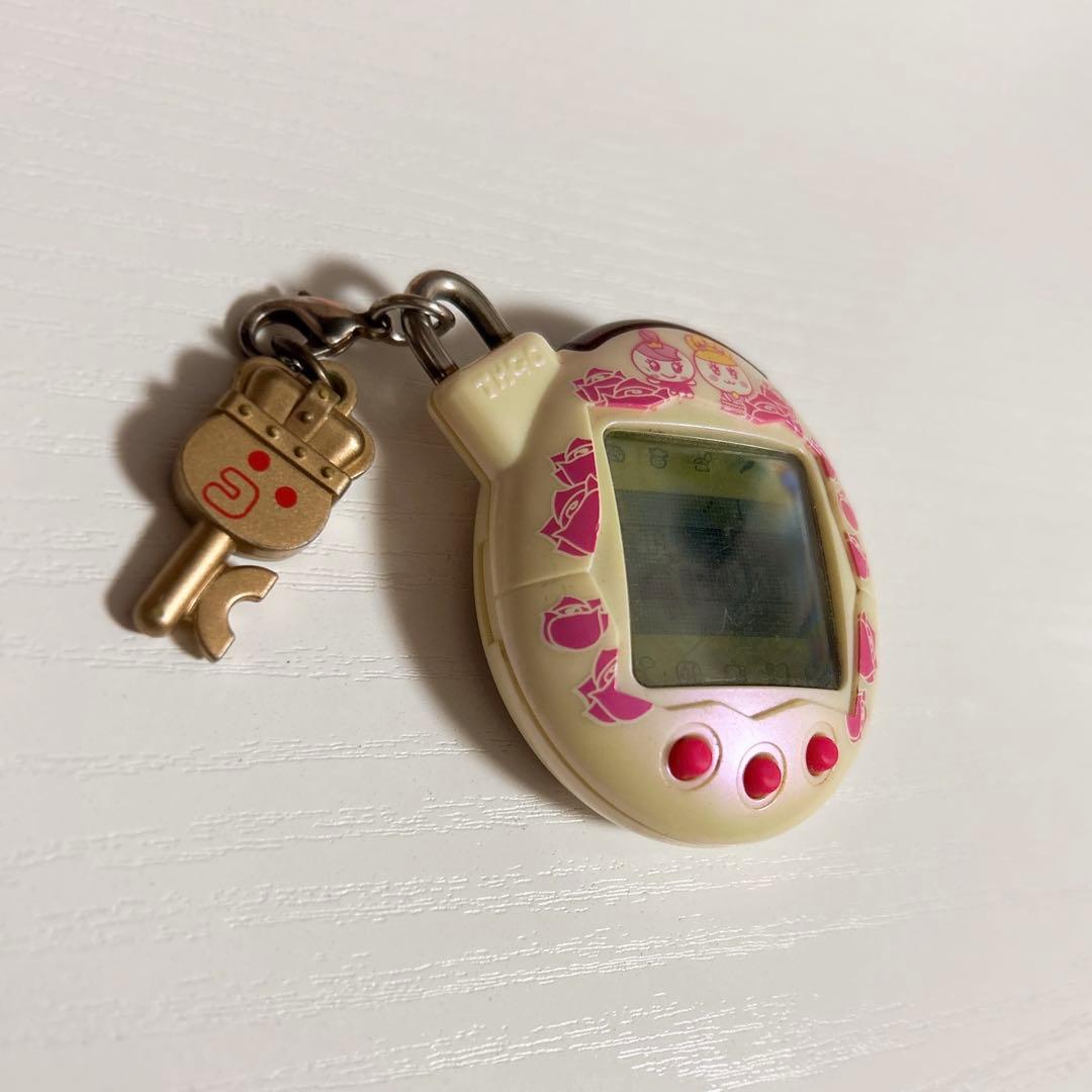 【動作確認済】夢のロイヤルふぁみりーたまごっちプラス ロイヤルローズストラップ付