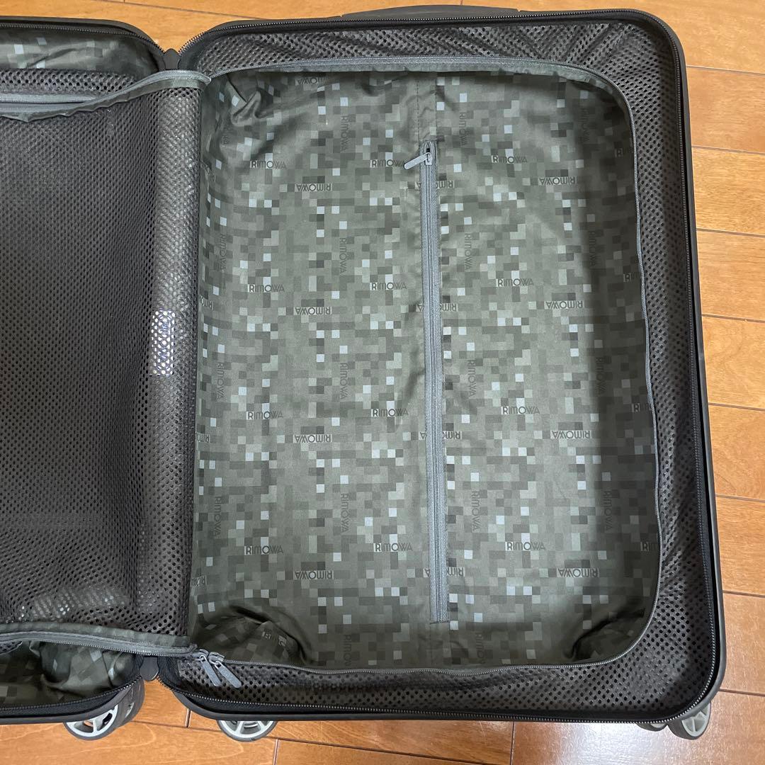 中型 ブラック キャリーケース TSAロック　RIMOWA 破損あり