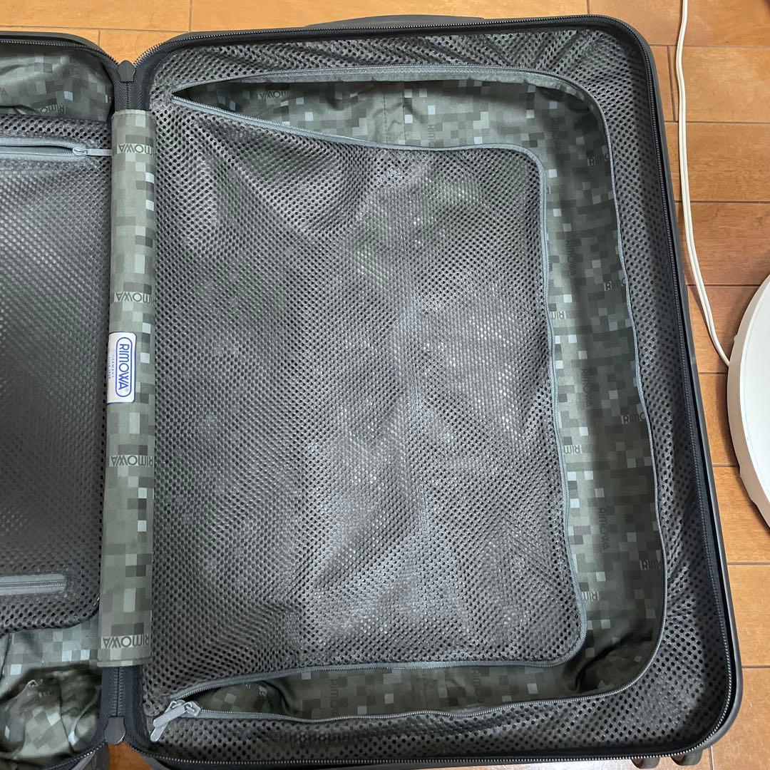 中型 ブラック キャリーケース TSAロック　RIMOWA 破損あり