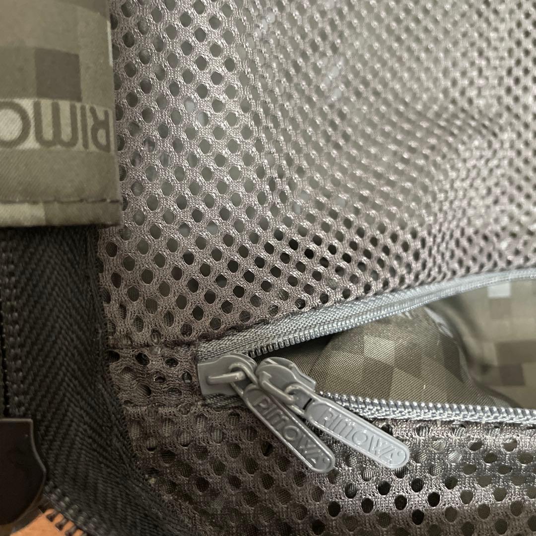 中型 ブラック キャリーケース TSAロック　RIMOWA 破損あり