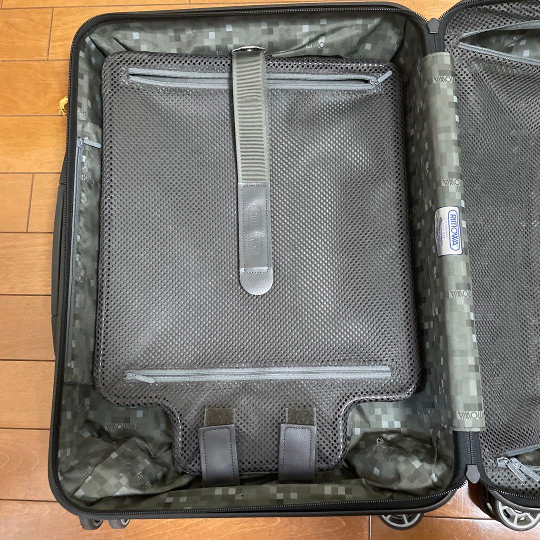 中型 ブラック キャリーケース TSAロック　RIMOWA 破損あり