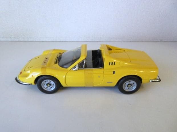 特価 Hot Wheels 1/18 フェラーリ Dino246GTS イエロー