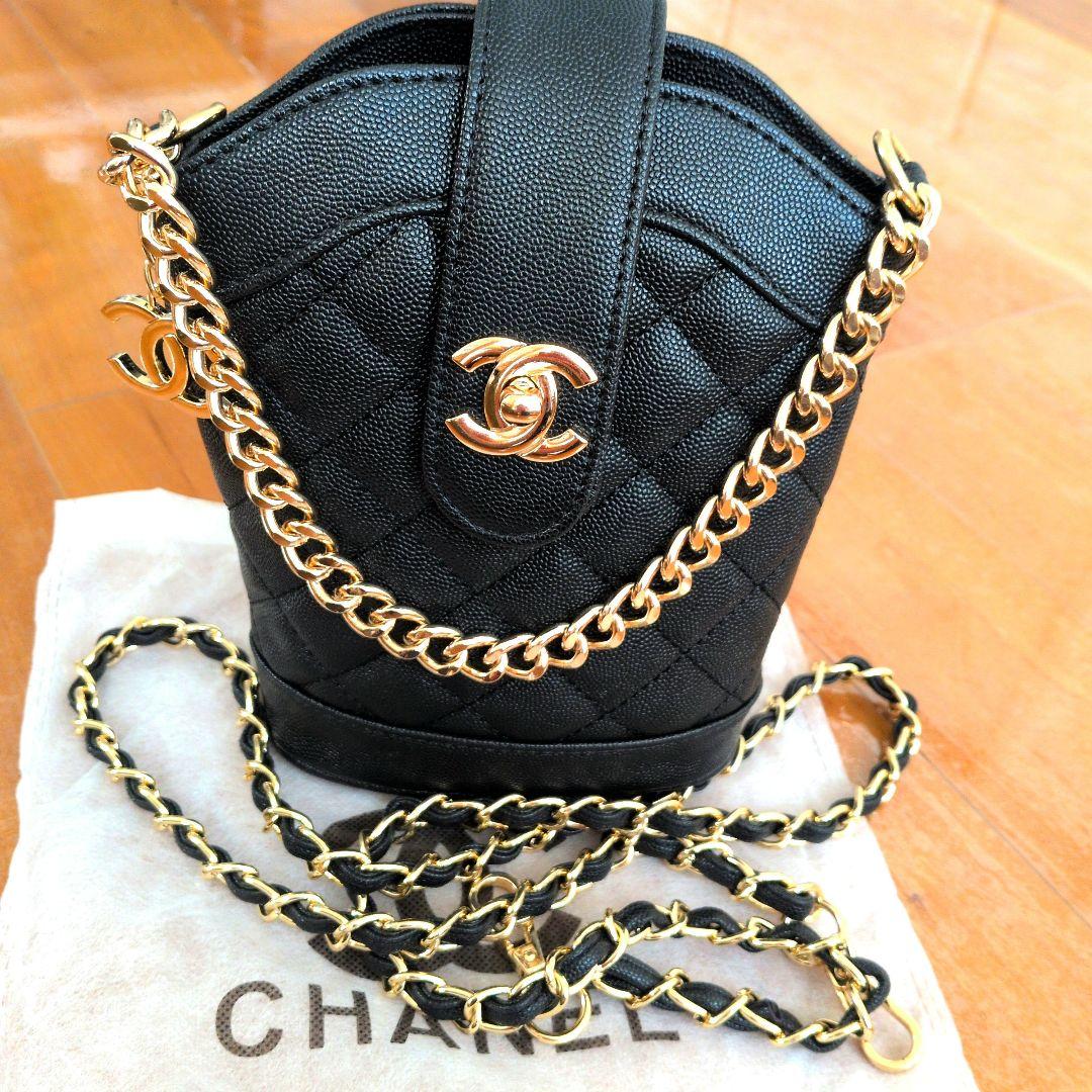 CHANEL ブラックレザーショルダーバッグ　ノベルティ